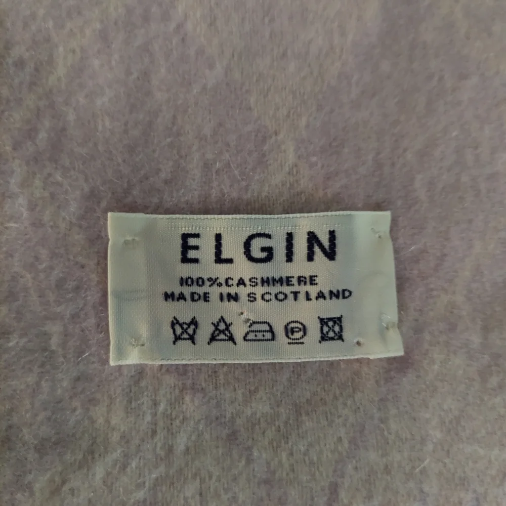 Elgin Women's Lavender And Cream Cashmere Scarf - Picture 2 of 2